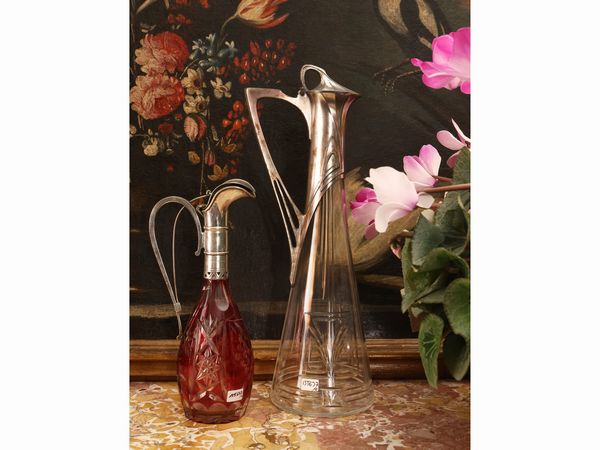 Due brocche da vino in cristallo e metallo argentato  - Asta Una casa fiorentina. Tra tradizione e modernit Le collezioni, i dipinti, gli arredi - III  - Associazione Nazionale - Case d'Asta italiane