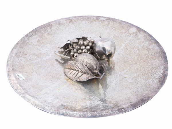 Centrotavola in metallo argentato  - Asta Una casa fiorentina. Tra tradizione e modernit Le collezioni, i dipinti, gli arredi - III  - Associazione Nazionale - Case d'Asta italiane