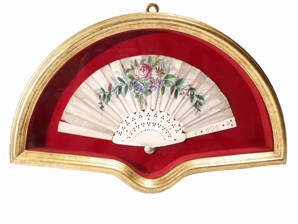 Tre ventagli decorativi  - Asta Una casa fiorentina. Tra tradizione e modernit Le collezioni, i dipinti, gli arredi - III  - Associazione Nazionale - Case d'Asta italiane