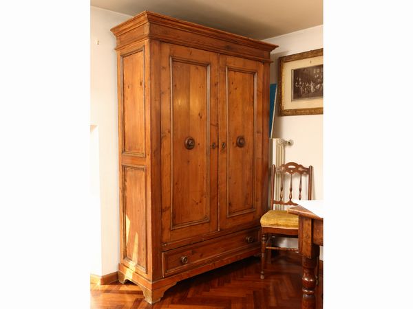 Armadio in noce  - Asta Una casa fiorentina. Tra tradizione e modernit Le collezioni, i dipinti, gli arredi - III  - Associazione Nazionale - Case d'Asta italiane