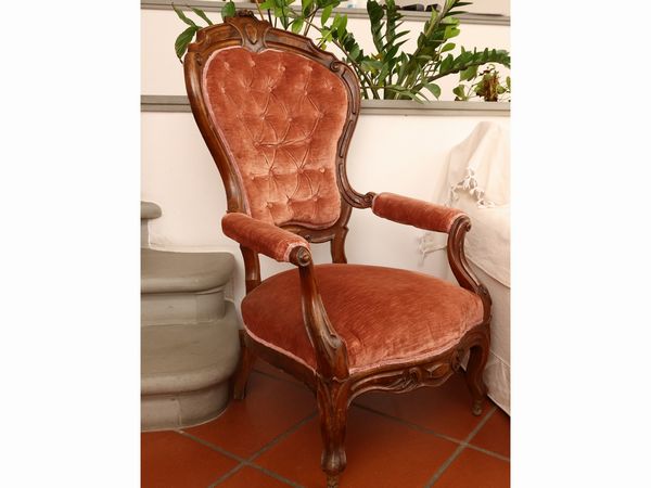 Poltroncina in noce  - Asta Una casa fiorentina. Tra tradizione e modernit Le collezioni, i dipinti, gli arredi - III  - Associazione Nazionale - Case d'Asta italiane