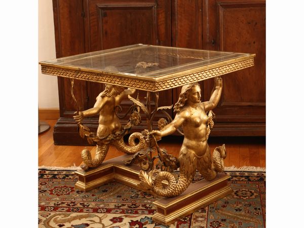 Tavolino basso in legno intagliato e dorato  - Asta Una casa fiorentina. Tra tradizione e modernit Le collezioni, i dipinti, gli arredi - III  - Associazione Nazionale - Case d'Asta italiane