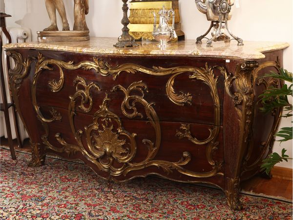 Grande cassettone in quercia scurita e bronzi dorati  - Asta Una casa fiorentina. Tra tradizione e modernit Le collezioni, i dipinti, gli arredi - III  - Associazione Nazionale - Case d'Asta italiane