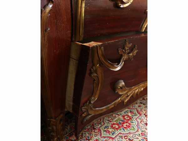 Grande cassettone in quercia scurita e bronzi dorati  - Asta Una casa fiorentina. Tra tradizione e modernit Le collezioni, i dipinti, gli arredi - III  - Associazione Nazionale - Case d'Asta italiane