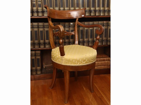 Poltroncina in noce  - Asta Una casa fiorentina. Tra tradizione e modernit Le collezioni, i dipinti, gli arredi - III  - Associazione Nazionale - Case d'Asta italiane