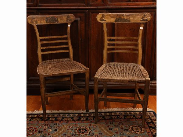 Coppia di sedie laccate e decorate ad Arte povera  - Asta Una casa fiorentina. Tra tradizione e modernit Le collezioni, i dipinti, gli arredi - III  - Associazione Nazionale - Case d'Asta italiane