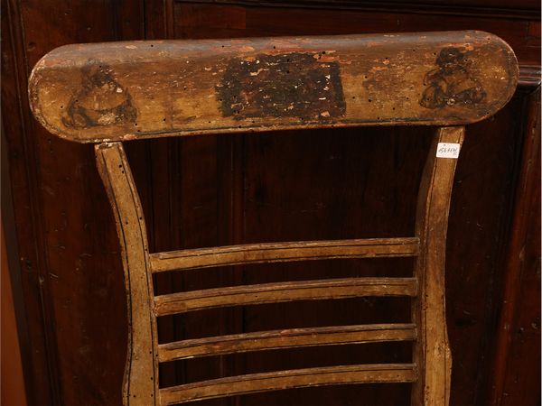 Coppia di sedie laccate e decorate ad Arte povera  - Asta Una casa fiorentina. Tra tradizione e modernit Le collezioni, i dipinti, gli arredi - III  - Associazione Nazionale - Case d'Asta italiane