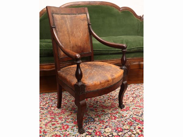 Serie di tre poltroncine in noce  - Asta Una casa fiorentina. Tra tradizione e modernit Le collezioni, i dipinti, gli arredi - III  - Associazione Nazionale - Case d'Asta italiane