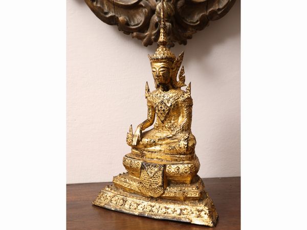 Buddha in bronzo dorato  - Asta Una casa fiorentina. Tra tradizione e modernit Le collezioni, i dipinti, gli arredi - III  - Associazione Nazionale - Case d'Asta italiane