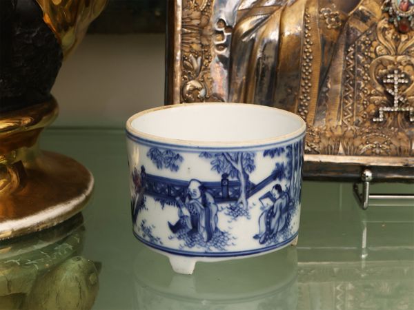 Incensiere in porcellana  - Asta Una casa fiorentina. Tra tradizione e modernit Le collezioni, i dipinti, gli arredi - III  - Associazione Nazionale - Case d'Asta italiane