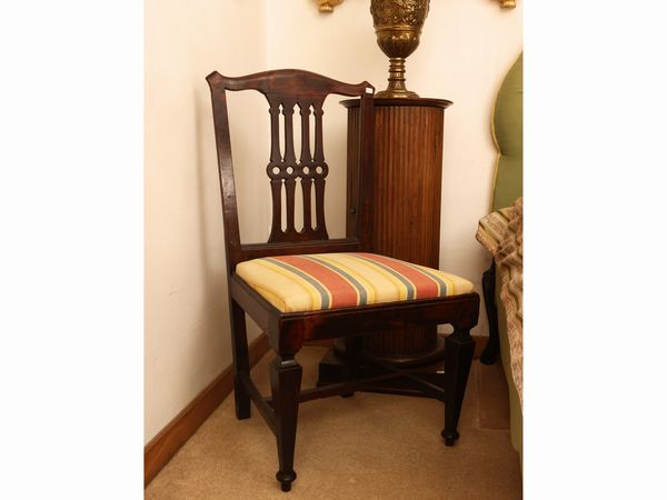 Coppia di sedie in noce  - Asta Una casa fiorentina. Tra tradizione e modernit Le collezioni, i dipinti, gli arredi - III  - Associazione Nazionale - Case d'Asta italiane