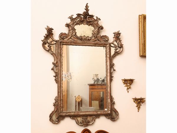 Specchiera con cornice in legno intagliato e dorato a mecca  - Asta Una casa fiorentina. Tra tradizione e modernit Le collezioni, i dipinti, gli arredi - III  - Associazione Nazionale - Case d'Asta italiane