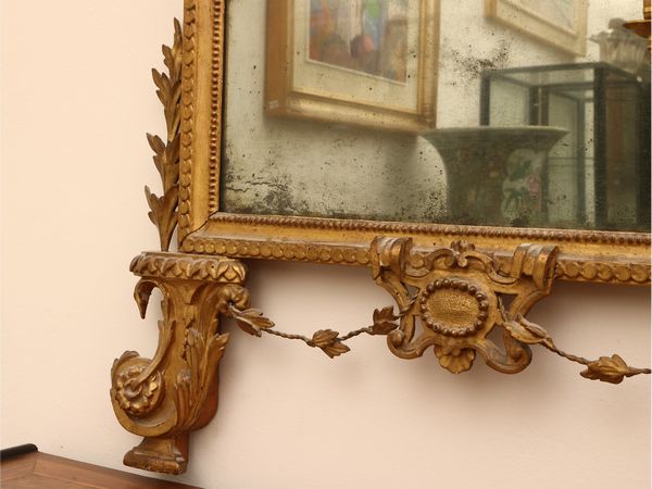 Specchiera con cornice in legno intagliato e dorato facente parte di una coppia  - Asta Una casa fiorentina. Tra tradizione e modernit Le collezioni, i dipinti, gli arredi - III  - Associazione Nazionale - Case d'Asta italiane
