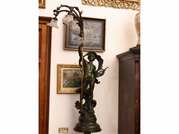 Grande lume da tavolo in antimonio, da Auguste Moreau  - Asta Una casa fiorentina. Tra tradizione e modernit Le collezioni, i dipinti, gli arredi - III  - Associazione Nazionale - Case d'Asta italiane