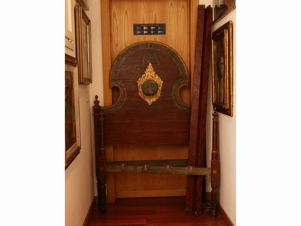 Letto singolo in legno laccato  - Asta Una casa fiorentina. Tra tradizione e modernit Le collezioni, i dipinti, gli arredi - III  - Associazione Nazionale - Case d'Asta italiane