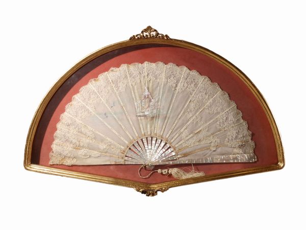 Grande ventaglio  - Asta Una casa fiorentina. Tra tradizione e modernit Le collezioni, i dipinti, gli arredi - III  - Associazione Nazionale - Case d'Asta italiane