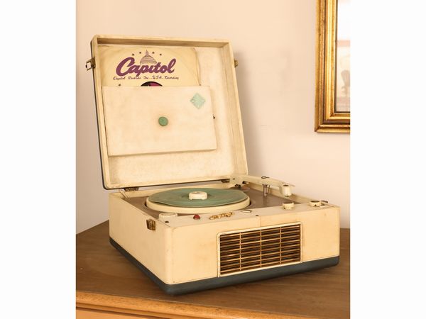 Fonovaligia Telefunken Musikus  - Asta Una casa fiorentina. Tra tradizione e modernit Le collezioni, i dipinti, gli arredi - III  - Associazione Nazionale - Case d'Asta italiane