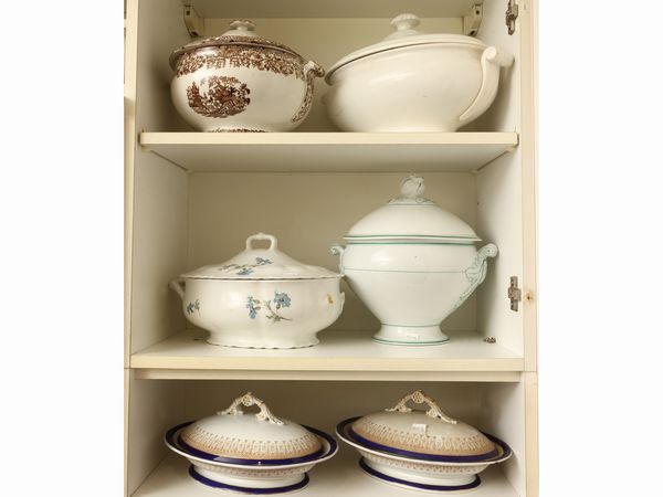 Assortimento di nove zuppiere d'epoca  - Asta Una casa fiorentina. Tra tradizione e modernit Le collezioni, i dipinti, gli arredi - III  - Associazione Nazionale - Case d'Asta italiane