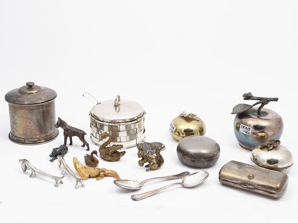 Lotto di curiosit in metallo argentato  - Asta Una casa fiorentina. Tra tradizione e modernit Le collezioni, i dipinti, gli arredi - III  - Associazione Nazionale - Case d'Asta italiane