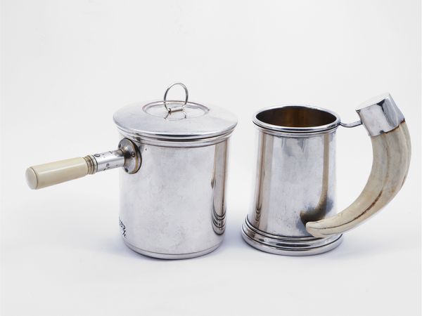 Boccale e versatoio in metallo argentato  - Asta Una casa fiorentina. Tra tradizione e modernit Le collezioni, i dipinti, gli arredi - III  - Associazione Nazionale - Case d'Asta italiane