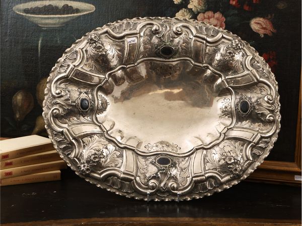 Centrotavola in metallo argentato  - Asta Una casa fiorentina. Tra tradizione e modernit Le collezioni, i dipinti, gli arredi - III  - Associazione Nazionale - Case d'Asta italiane