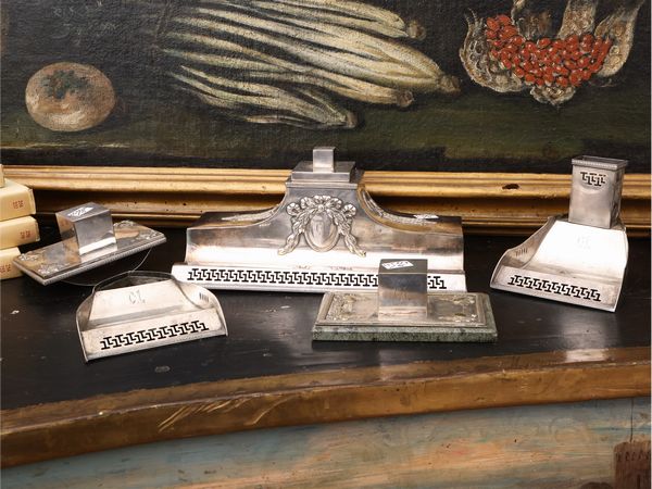 Set da scrittura in metallo argentato di gusto Art Dec  - Asta Una casa fiorentina. Tra tradizione e modernit Le collezioni, i dipinti, gli arredi - III  - Associazione Nazionale - Case d'Asta italiane