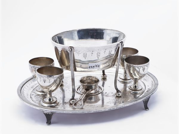 Set per uova alla coque in metallo argentato  - Asta Una casa fiorentina. Tra tradizione e modernit Le collezioni, i dipinti, gli arredi - III  - Associazione Nazionale - Case d'Asta italiane
