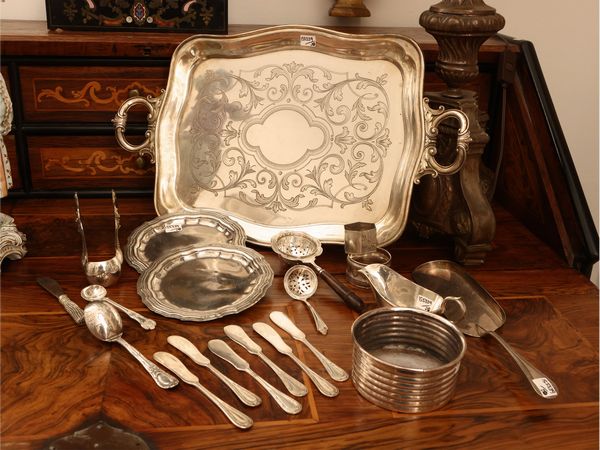 Miscellanea di accessori per servire la colazione in metallo argentato  - Asta Una casa fiorentina. Tra tradizione e modernit� Le collezioni, i dipinti, gli arredi - III  - Associazione Nazionale - Case d'Asta italiane