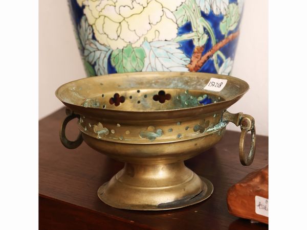 Brucia incenso in ottone  - Asta Una casa fiorentina. Tra tradizione e modernit Le collezioni, i dipinti, gli arredi - III  - Associazione Nazionale - Case d'Asta italiane