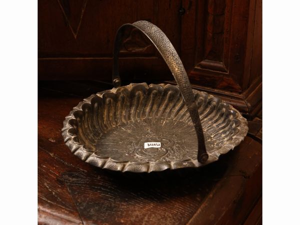 Cestino in metallo argentato  - Asta Una casa fiorentina. Tra tradizione e modernit Le collezioni, i dipinti, gli arredi - III  - Associazione Nazionale - Case d'Asta italiane