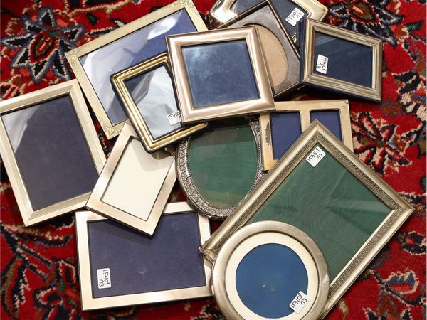 Assortimento di piccole cornici portaritratti in argento  - Asta Una casa fiorentina. Tra tradizione e modernit Le collezioni, i dipinti, gli arredi - III  - Associazione Nazionale - Case d'Asta italiane