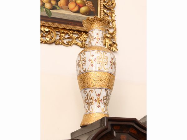 Coppia di grandi vasi in porcellana  - Asta Una casa fiorentina. Tra tradizione e modernit Le collezioni, i dipinti, gli arredi - III  - Associazione Nazionale - Case d'Asta italiane