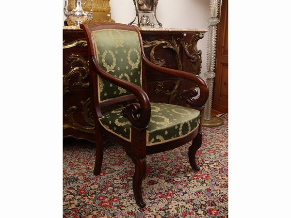 Divano e coppia di poltrone in mogano, facenti parte di un finimento  - Asta Una casa fiorentina. Tra tradizione e modernit Le collezioni, i dipinti, gli arredi - III  - Associazione Nazionale - Case d'Asta italiane