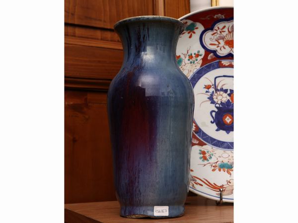 Vaso in porcellana, Cina inizio del XX secolo  - Asta Una casa fiorentina. Tra tradizione e modernit Le collezioni, i dipinti, gli arredi - III  - Associazione Nazionale - Case d'Asta italiane