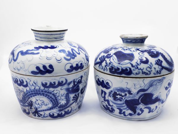 Due zuppierine in porcellana  - Asta Una casa fiorentina. Tra tradizione e modernit� Le collezioni, i dipinti, gli arredi - III  - Associazione Nazionale - Case d'Asta italiane