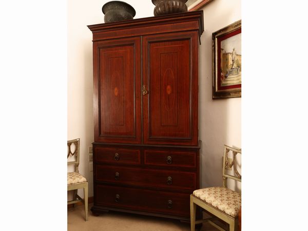 Armadio per guardaroba maschile in satinwood  - Asta Una casa fiorentina. Tra tradizione e modernit Le collezioni, i dipinti, gli arredi - III  - Associazione Nazionale - Case d'Asta italiane