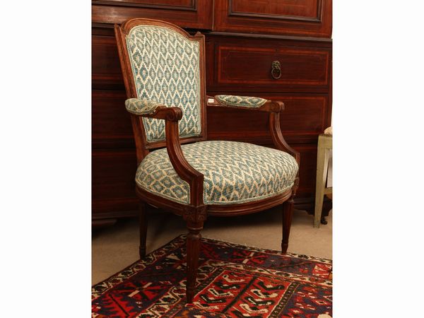 Poltroncina in noce  - Asta Una casa fiorentina. Tra tradizione e modernit Le collezioni, i dipinti, gli arredi - III  - Associazione Nazionale - Case d'Asta italiane