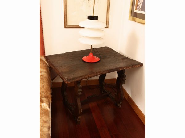 Tavolino basso a fratina  - Asta Una casa fiorentina. Tra tradizione e modernit Le collezioni, i dipinti, gli arredi - III  - Associazione Nazionale - Case d'Asta italiane