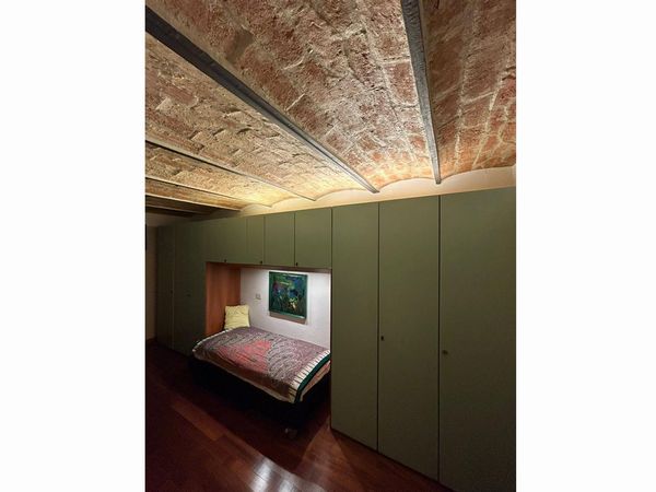 Finimento per camera da letto singola di gusto moderno  - Asta Una casa fiorentina. Tra tradizione e modernit Le collezioni, i dipinti, gli arredi - III  - Associazione Nazionale - Case d'Asta italiane