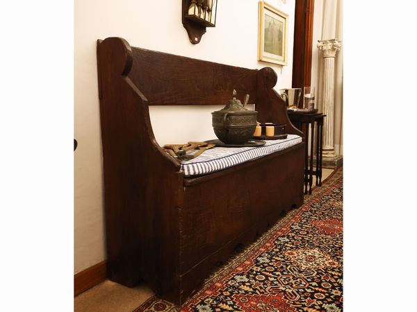 Panca rustica da parete in castagno  - Asta Una casa fiorentina. Tra tradizione e modernit Le collezioni, i dipinti, gli arredi - III  - Associazione Nazionale - Case d'Asta italiane