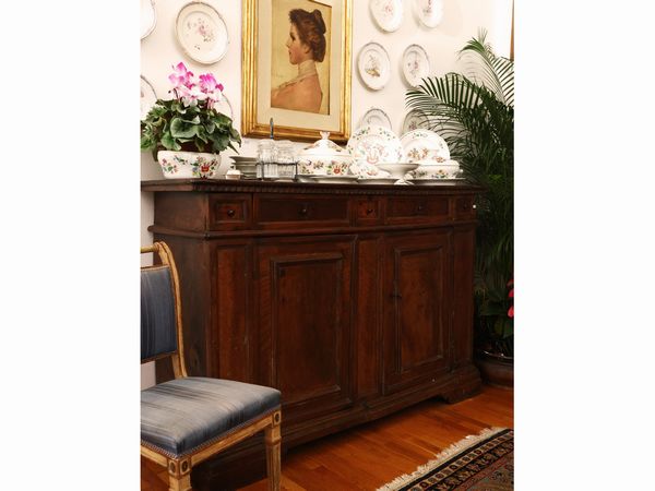 Credenza in noce  - Asta Una casa fiorentina. Tra tradizione e modernit Le collezioni, i dipinti, gli arredi - III  - Associazione Nazionale - Case d'Asta italiane