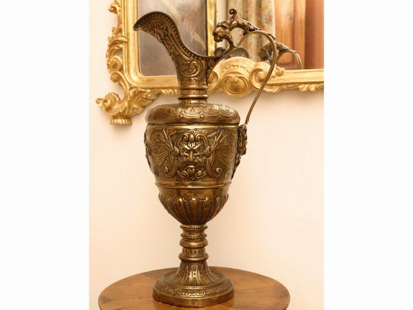 Grande brocca in metallo  - Asta Una casa fiorentina. Tra tradizione e modernit Le collezioni, i dipinti, gli arredi - III  - Associazione Nazionale - Case d'Asta italiane
