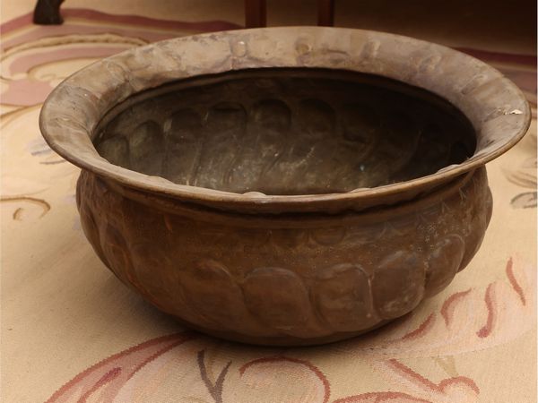 Grande fioriera in rame  - Asta Una casa fiorentina. Tra tradizione e modernit Le collezioni, i dipinti, gli arredi - III  - Associazione Nazionale - Case d'Asta italiane