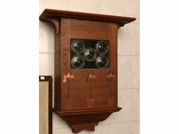 Piccolo stipo pensile portachiavi in rovere  - Asta Una casa fiorentina. Tra tradizione e modernit Le collezioni, i dipinti, gli arredi - III  - Associazione Nazionale - Case d'Asta italiane