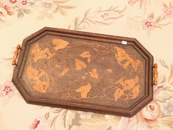 Vassoio in legno tenero di gusto Art Nouveau  - Asta Una casa fiorentina. Tra tradizione e modernit Le collezioni, i dipinti, gli arredi - III  - Associazione Nazionale - Case d'Asta italiane