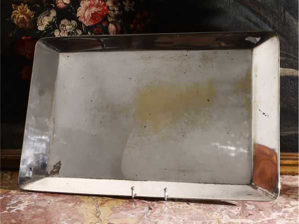 Vassoio in metallo argentato  - Asta Una casa fiorentina. Tra tradizione e modernit Le collezioni, i dipinti, gli arredi - III  - Associazione Nazionale - Case d'Asta italiane
