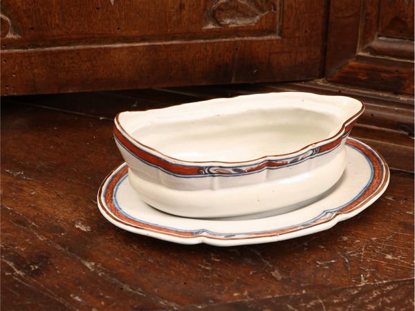 Salsiera in maiolica  - Asta Una casa fiorentina. Tra tradizione e modernit Le collezioni, i dipinti, gli arredi - III  - Associazione Nazionale - Case d'Asta italiane