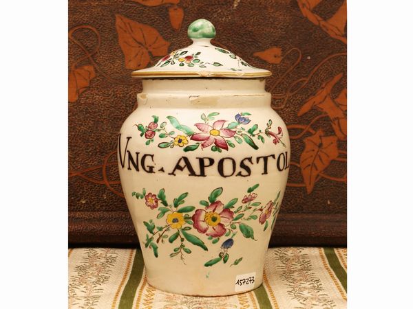 Vaso da farmacia in maiolica, Ung. Apostolico  - Asta Una casa fiorentina. Tra tradizione e modernit Le collezioni, i dipinti, gli arredi - III  - Associazione Nazionale - Case d'Asta italiane