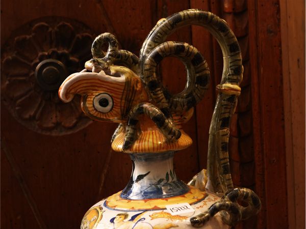 Versatoio in terracotta smaltata  - Asta Una casa fiorentina. Tra tradizione e modernit Le collezioni, i dipinti, gli arredi - III  - Associazione Nazionale - Case d'Asta italiane