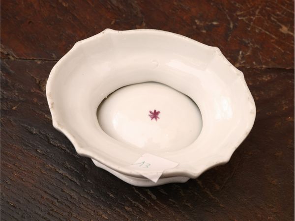 Piccola saliera in porcellana Doccia  - Asta Una casa fiorentina. Tra tradizione e modernit Le collezioni, i dipinti, gli arredi - III  - Associazione Nazionale - Case d'Asta italiane